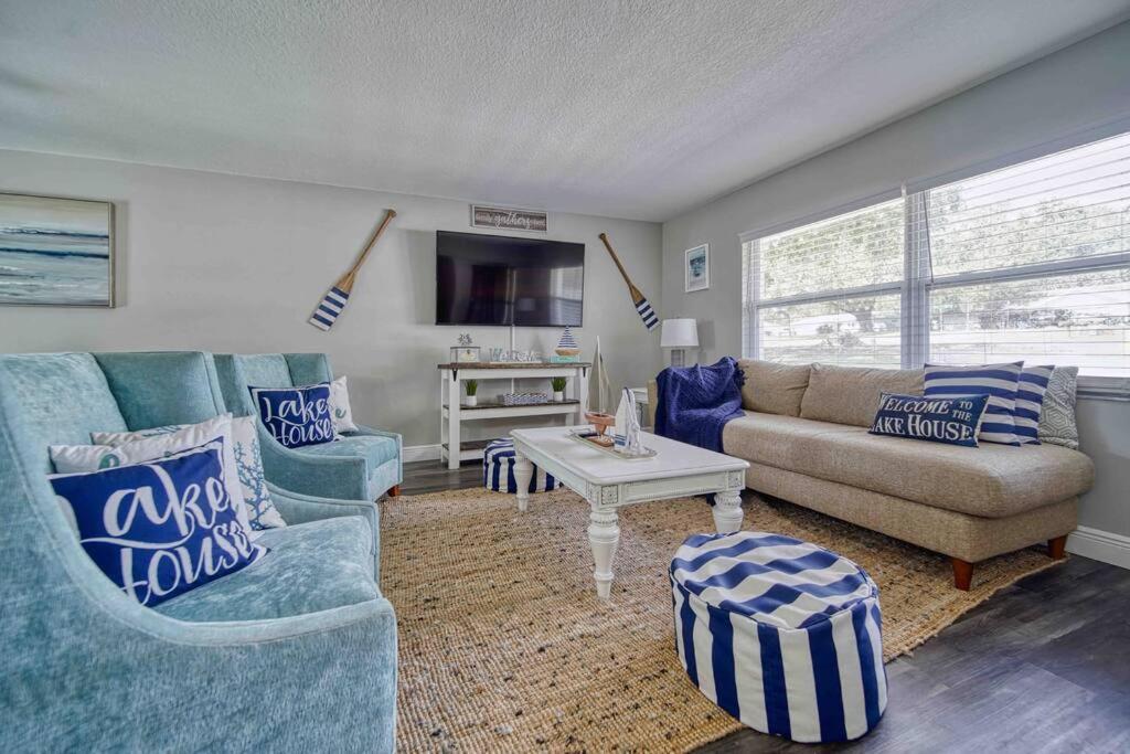 Stylish Lake Home With Huge Pool, Arcade With Ps5,And Theater Just 5 Min From Legoland Уинтер-Хейвен Экстерьер фото