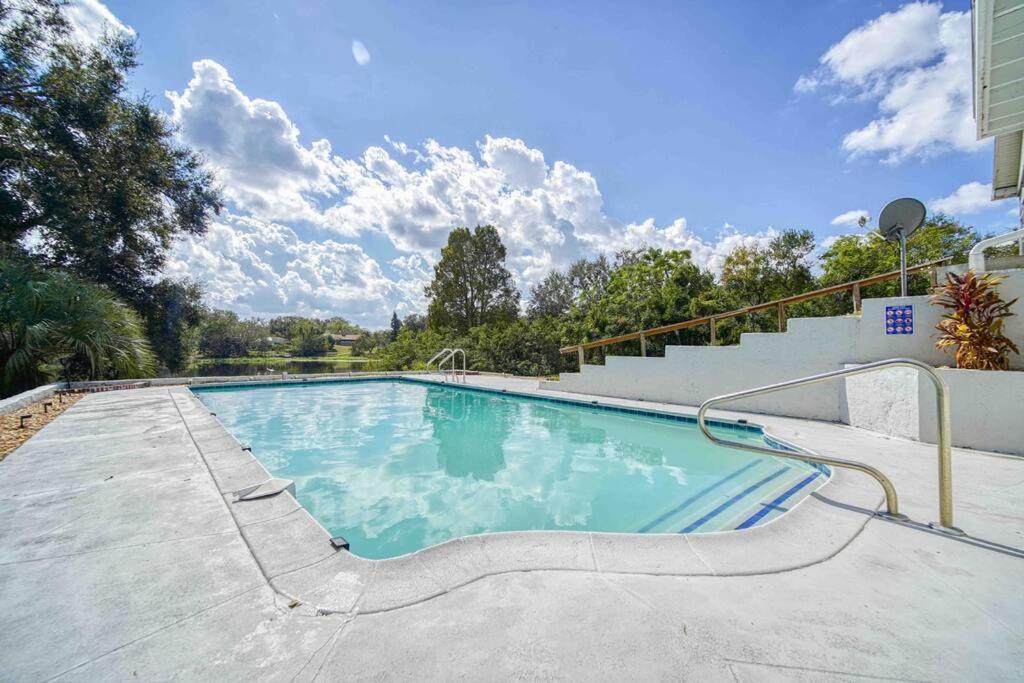 Stylish Lake Home With Huge Pool, Arcade With Ps5,And Theater Just 5 Min From Legoland Уинтер-Хейвен Экстерьер фото